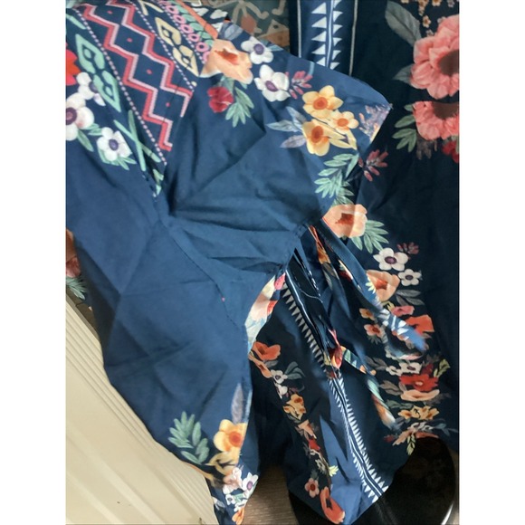 Chic Boutique Rose Floral Sexy V Neck Blouse Size Large With Flare Sleeves - Picture 7 of 9